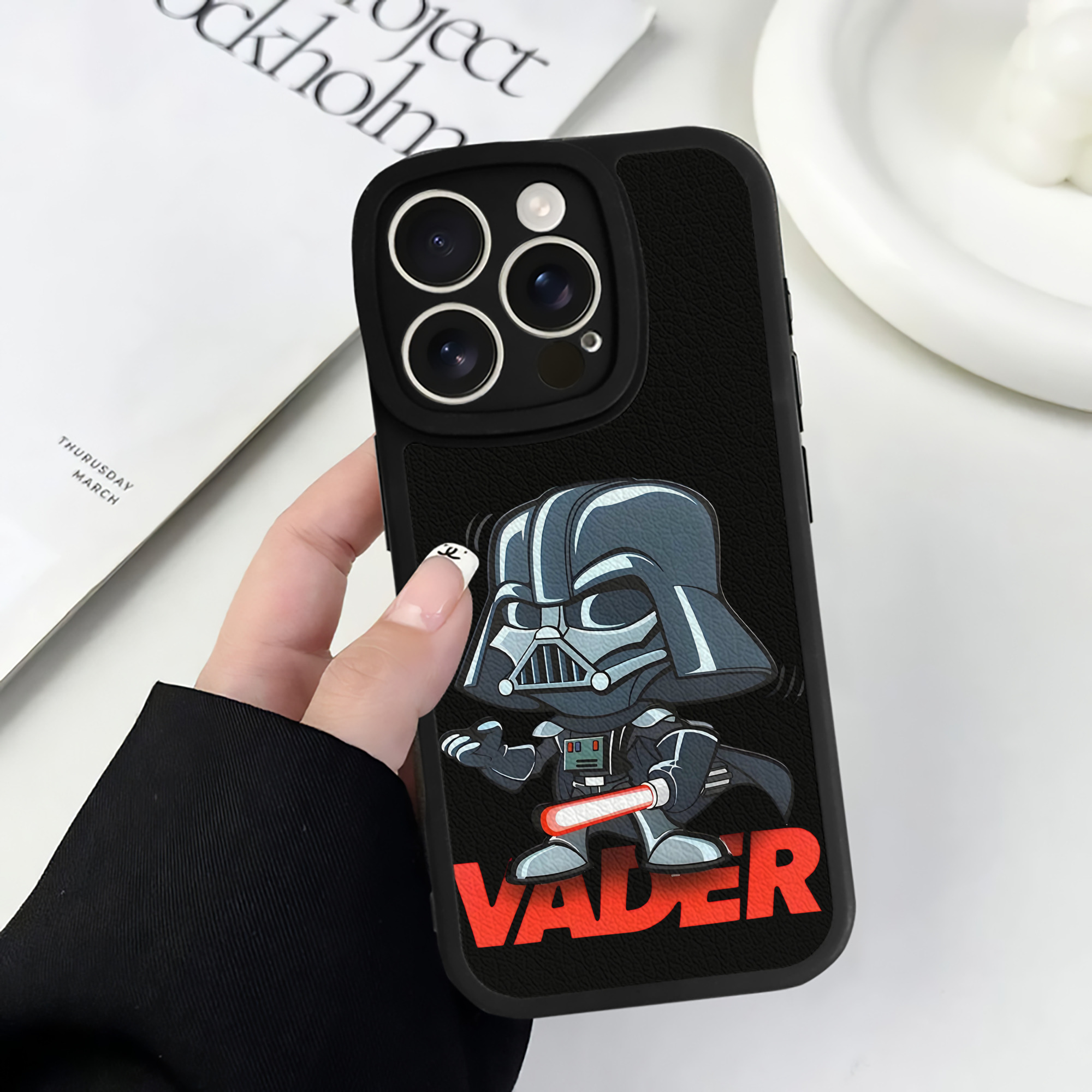 （画像用） スター・ウォーズ Star Wars 【iPhone 16シリーズ対応】シリコンスマホケース（レザー調） 材質：シリコン